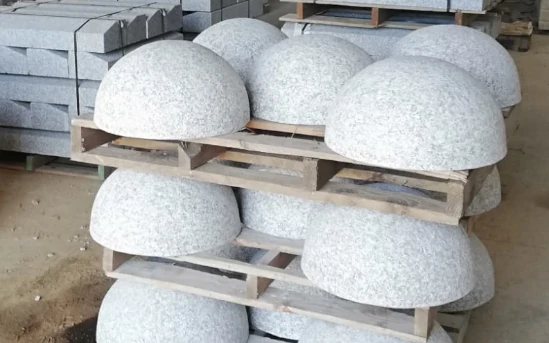 Round granite bollards P.I.L. Gran min