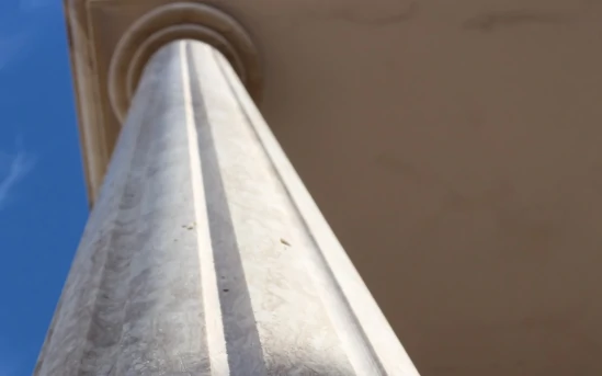 Marble family tomb column P.I.L. Gran min
