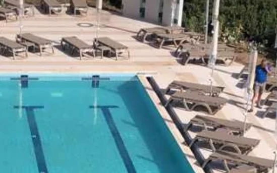 Bordo piscina hotel in marmo P.I.L. Gran min
