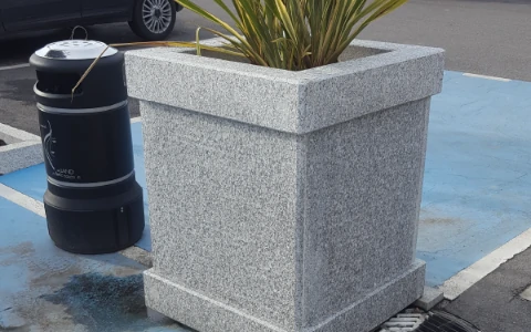 Granite planter P.I.L. Gran min