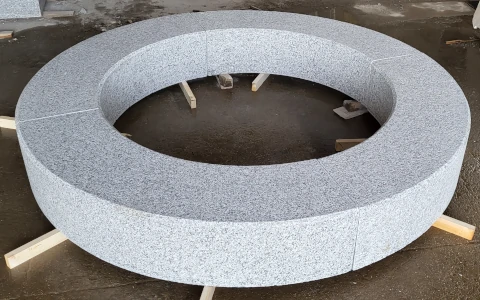 Round granite planter P.I.L. Gran min