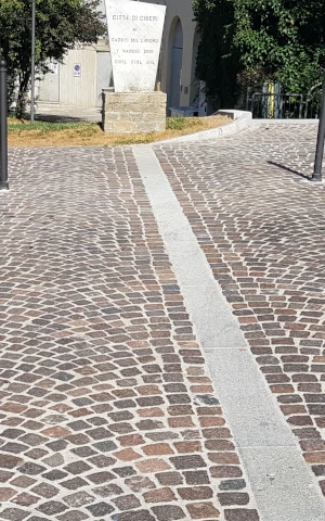 Urban paving with cobblestones P.I.L. Gran min