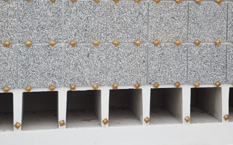 Serial granite niches P.I.L. Gran min