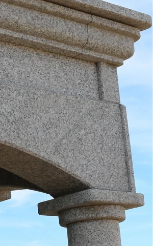 Granite family tomb P.I.L. Gran min