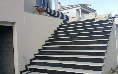 Black and white marble stairs P.I.L. Gran min