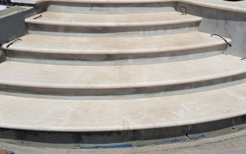 White marble public staircase P.I.L. Gran min