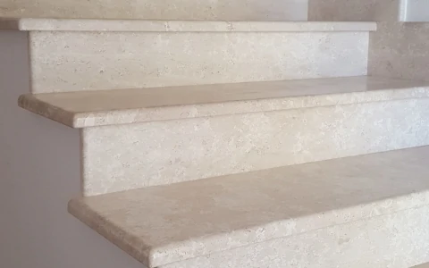 White marble stairs P.I.L. Gran min