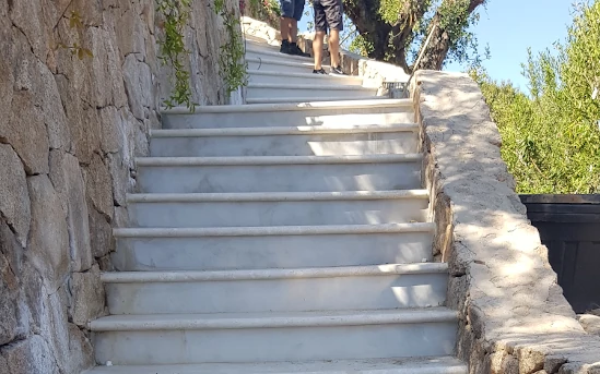 Scala esterna in marmo bianco P.I.L. Gran min