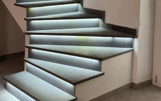 Scala in granito illuminata P.I.L. Gran min