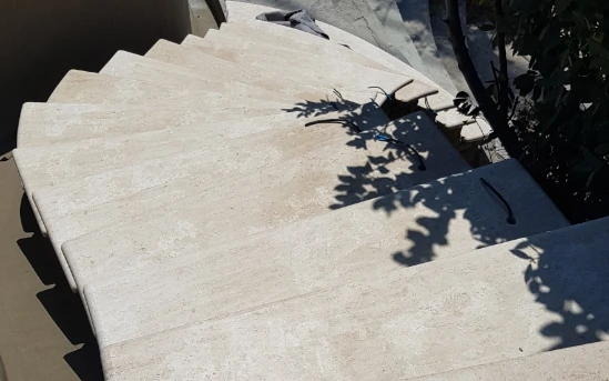 Scala in marmo travertino P.I.L. Gran min