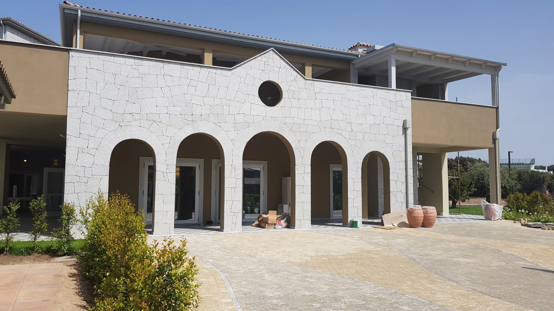 Granite facade cladding P.i.l. Gran