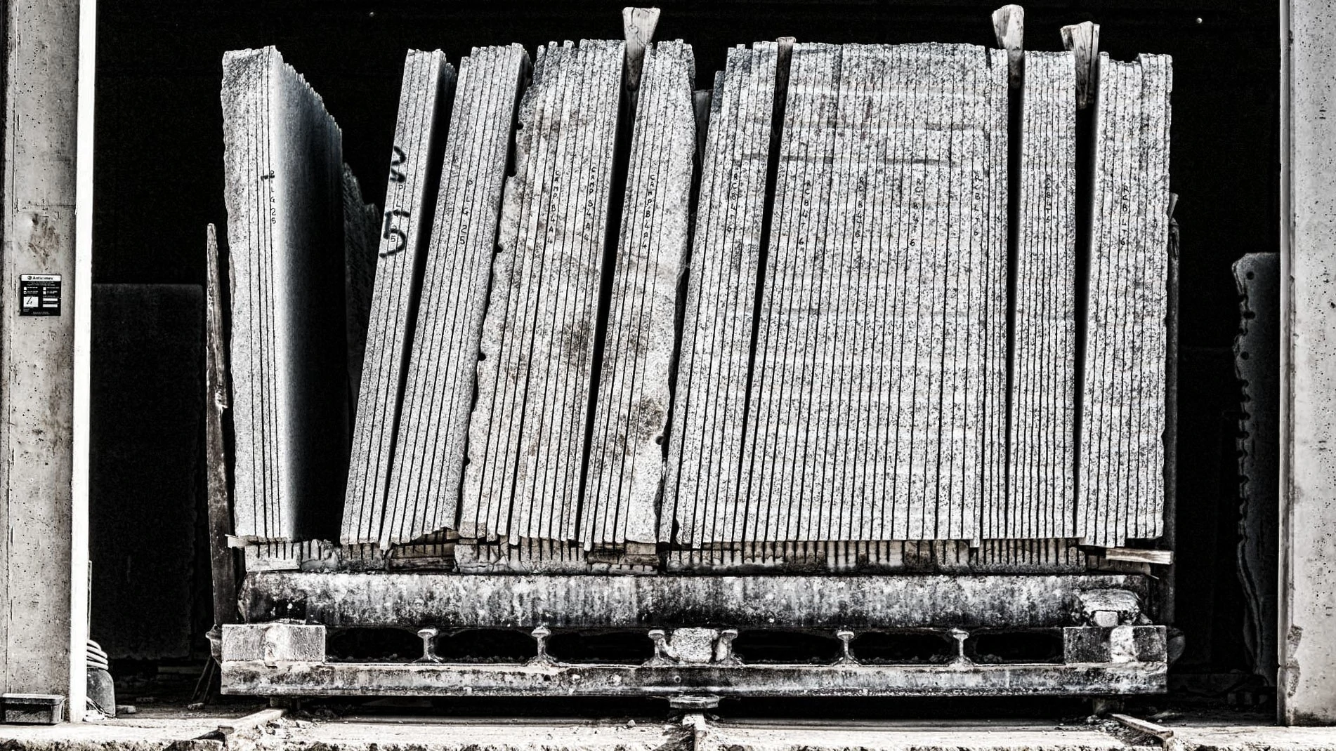 Sawing of Sardinian granite P.I.L. Gran